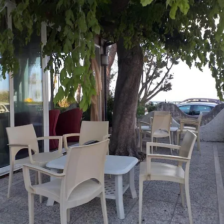 Quadruple For A Totally Relaxing فندق مبيت وإفطار بينيتو