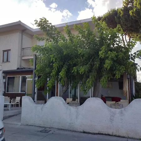 Quadruple For A Totally Relaxing Pineto