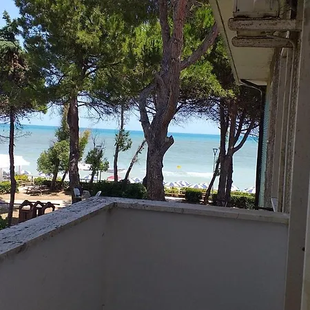 Nocleg ze śniadaniem Quadruple For A Totally Relaxing Pineto