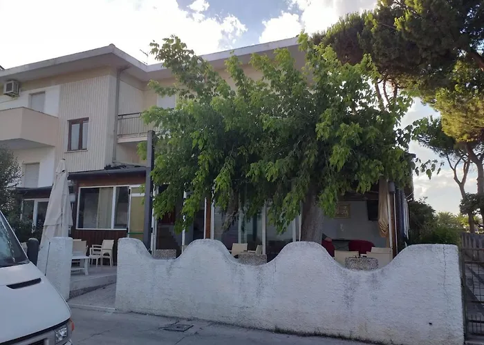 Quadruple For A Totally Relaxing Pineto